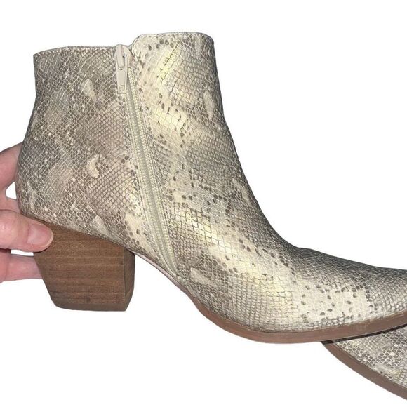 Coconuts by Matisse Astoria pointed toe stacked block heel bootie cream & gold 8 - Picture 9 of 11